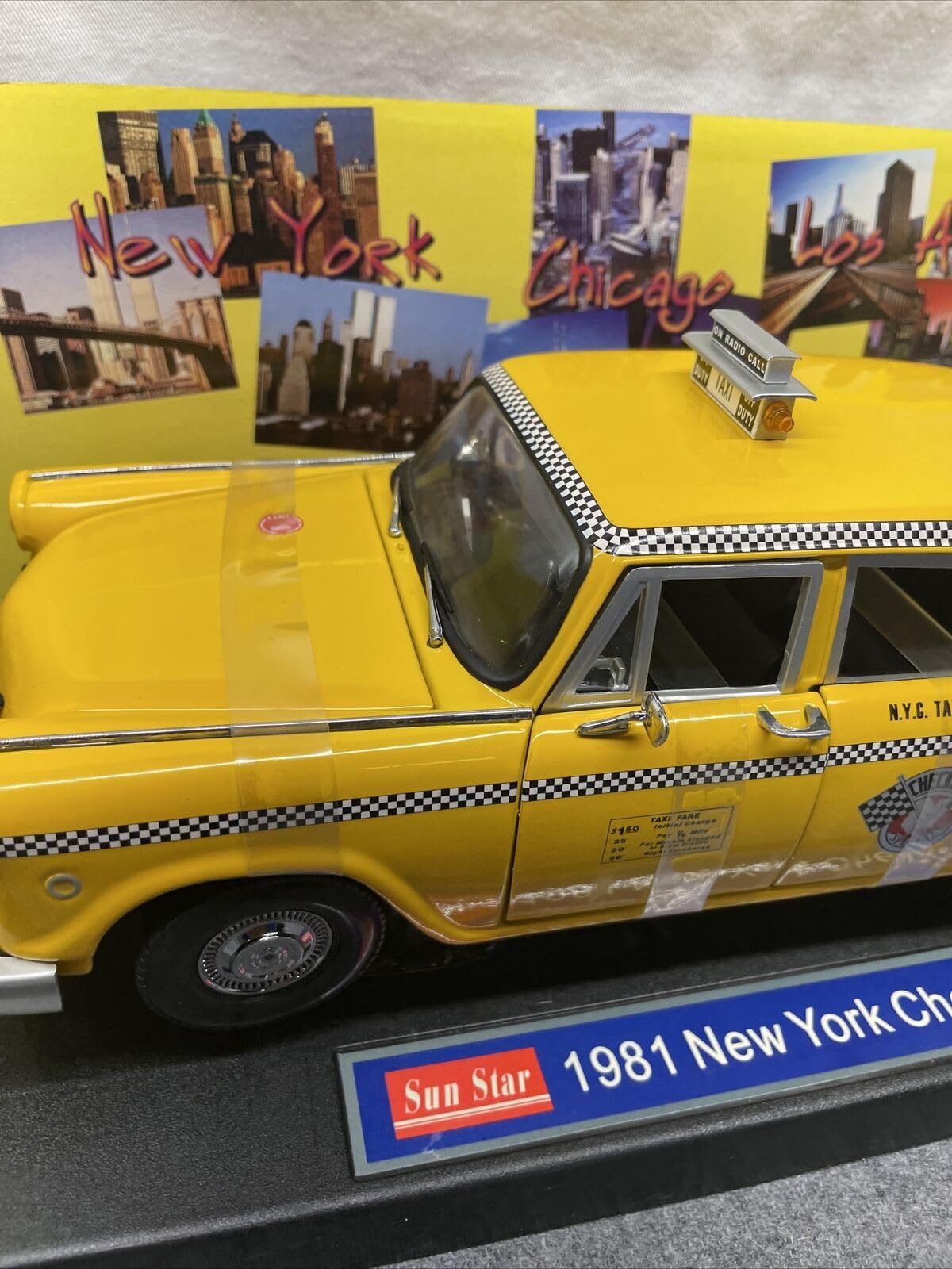 Amazon.com: New York City Checker Taxi Cab 1/18 Scale Sunstar 2501